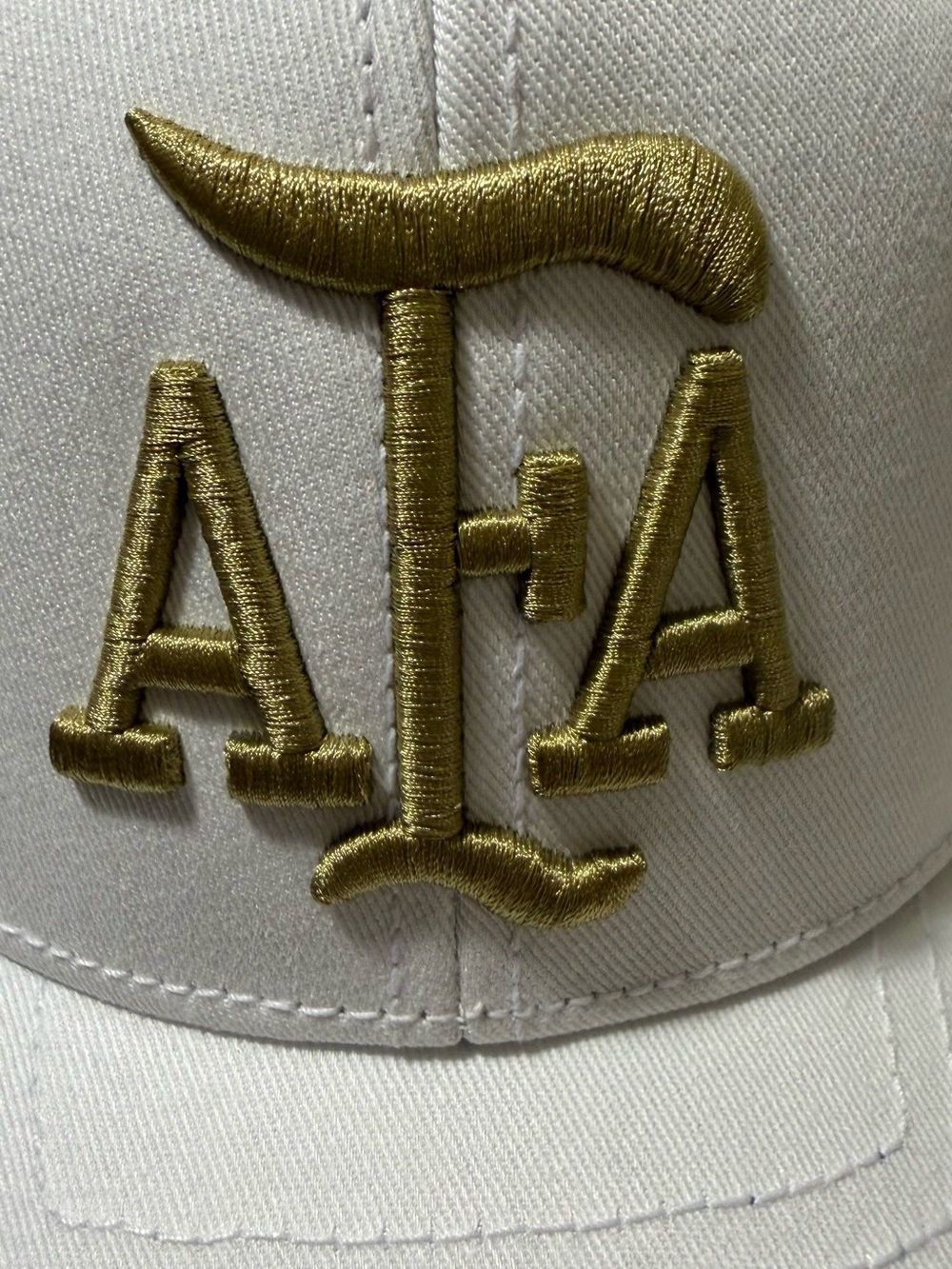 adidas White Baseball Cap with Gold Embroidered Logo - Picture 3 of 6